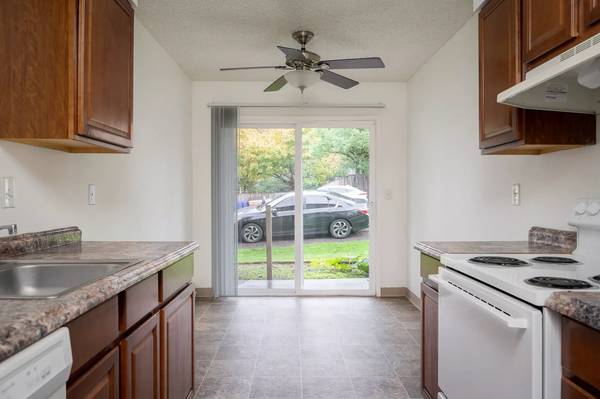 $1,450 / 2br - 900ft2 - Unmatched design, unparalleled comfort: Your dream 2 BR is here. (Portland - Off of Barbur Boulevard)63956504471170124