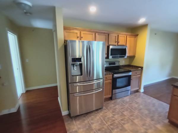 $3,200 / 2br - Beautiful condo for rent located in Abington (Abington)63863137051907123