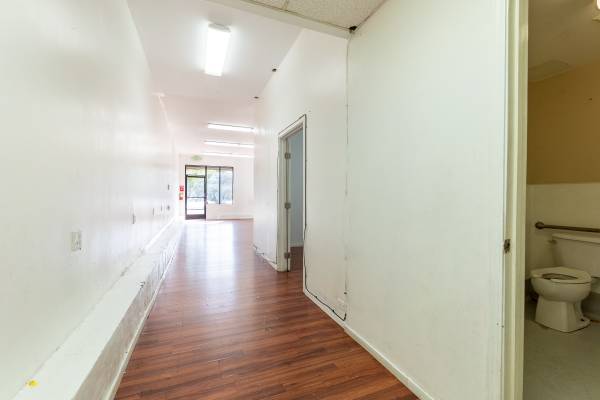 $2,500 / 950ft2 - Central RETAIL/OFFICE ACROSS from BART (oakland east)63847022903425124