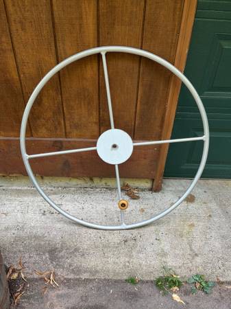Boat lift wheel with spinner 1