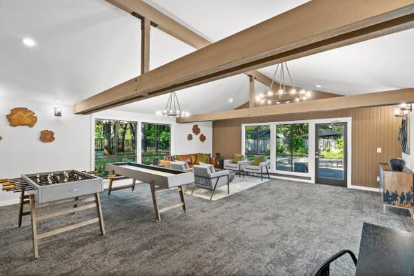 $1,999 / 2br - 1046ft2 - Ubicado en Lakewood, 2 habitaciones, armarios amplios (8200 Bridgeport Way Southwest, Lakewood, WA)63838110982915122