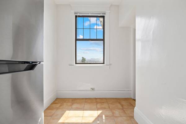 $4,295 / 1br - 550ft2 - Presidio Heights Junior 1 Bed - AMAZING LOCATION! (laurel hts / presidio)63908866416387124