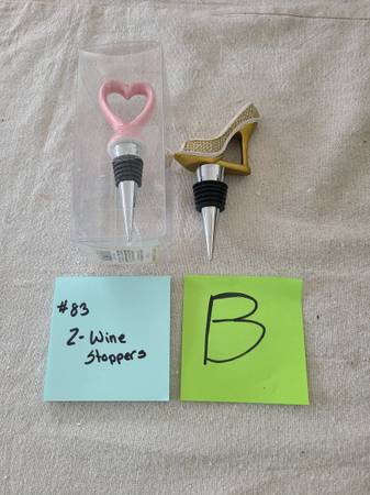 2 wine stoppers, shoe and heart 1