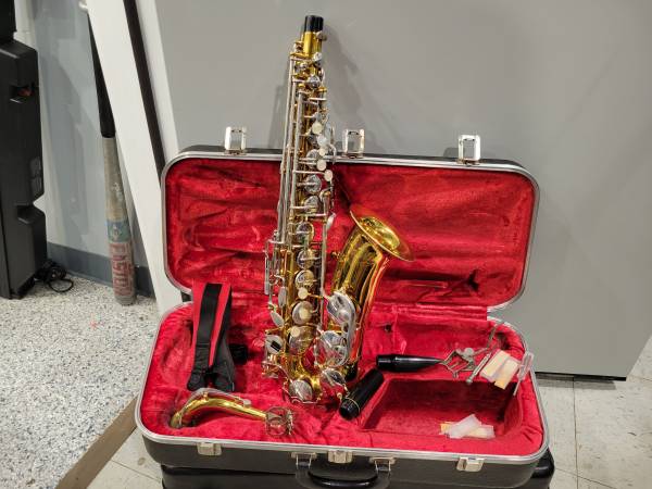 Armstrong 1979-1980 Alto Saxophone with Case and Extras 1