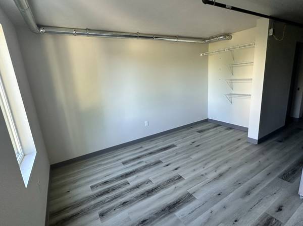 $1,199 / 279ft2 - Laundry Facility, Microwave, Bicycle Storage (2059 SW Park Ave, Portland, OR)63999452109570122