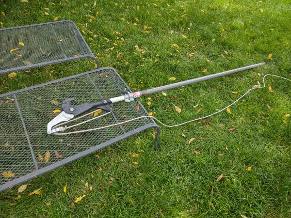 Limb trimmer pruner with long handle 1