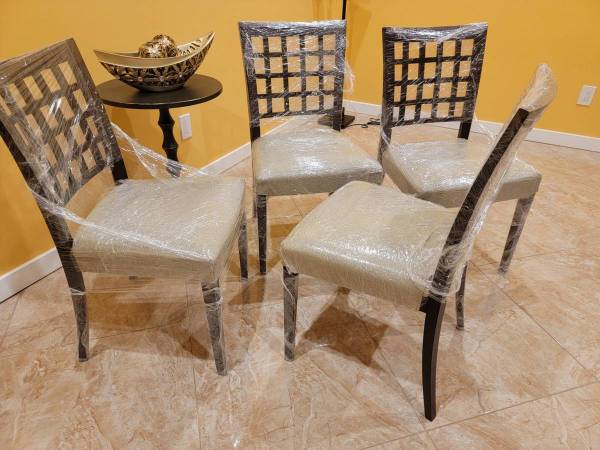 JUEGO DE 4, SILLAS DE COMEDOR DOBLE TAPIZADO DE LUJO DE CALLIGARIS (ITALIA) - $1.000 (ESTATEN ISLAND)63471466628353121