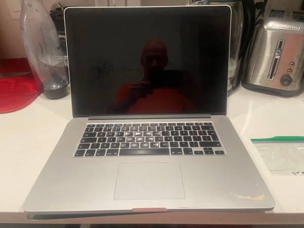 MacBook Pro 15-inch 2016 (A1398) – Not Powering On – Keyboard Not Work 1