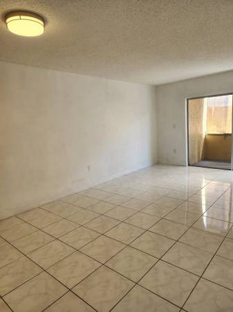 $2,350 / 2br - 1150ft2 - Beautiful Hialeah Apartment for Rent (HIALEAH)64002014183043124