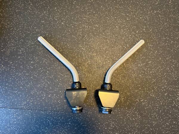 Rogue Solo Mount Pull-up Bar, 45 degree angle, excellent condition 1