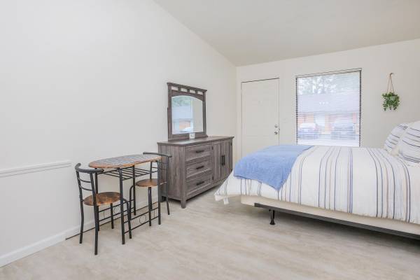 Studio, Disability Access, Short-term Leasing Available 1