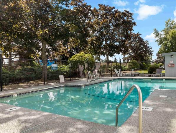 $2,095 / 2br - 1088ft2 - Tech Ready, Pool, Vinyl Wood Flooring, Controlled Access w/ Elevator63934420149763121