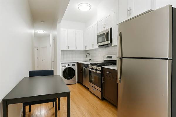 $3,650 / 3br - 🍁 A UNA CUADRA DEL PARQUE MH! LAVADORA Y SECADORA EN LA UNIDAD + LAVAVAJILLAS! 🍁 L&M 🚊 (Bushwick)63788761755651122