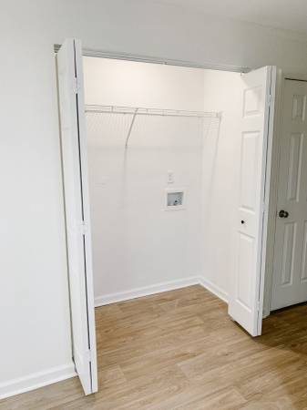 $1,227 / 2br - 1053ft2 - The Emerson - The Ellen (Bowling Green)63700363276931123
