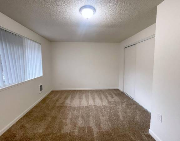 $1,725 / 2br - Thriving Local Businesses, Pets OK - TOUR READY NOW - 2 Bed (Milwaukie Heights)63845977864321122