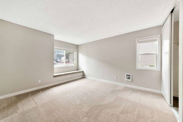 $1,900 / 2br - 901ft2 - Pet Friendly Community, Private Patios or Balconies, Extra Storage (18540 SW Boones Ferry Rd, Tualatin, OR)63831607349633123
