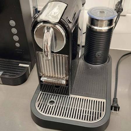 Nespresso Coffee Machine Original + Milk Frother + Pods 1