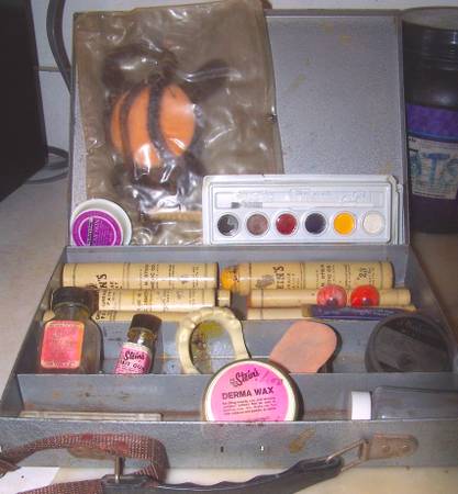 Professional Theatrical MAKEUP w/Metal Case 1