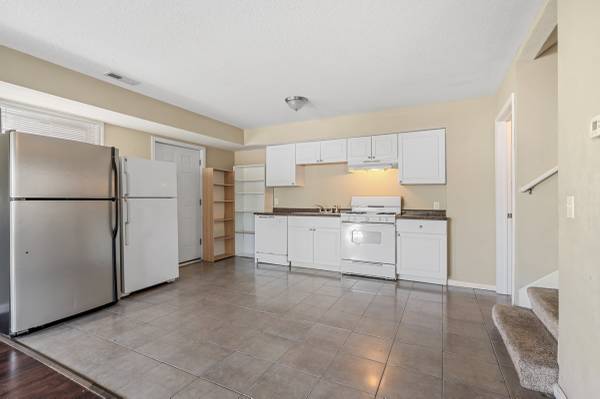 $2,595 / 5br - 2000ft2 - MUST SEE 5BD/2BA unit! Private Rooftop Deck! Parking! Available NOW! (Stadium Village)63868703755779122
