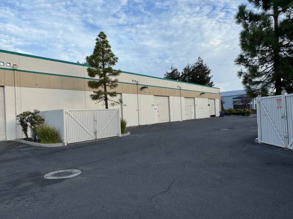 $4,000 / 2700ft2 - Industrial warehouse for lease (Hayward)63813686746755123