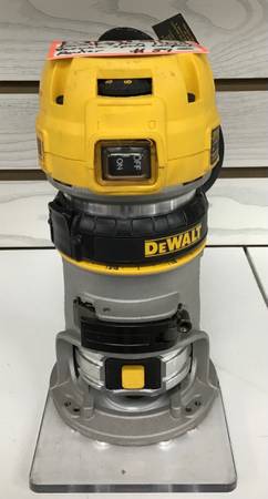 Dewalt 7 Amp 1 1/4” HP Variable Speed Compact Router 1
