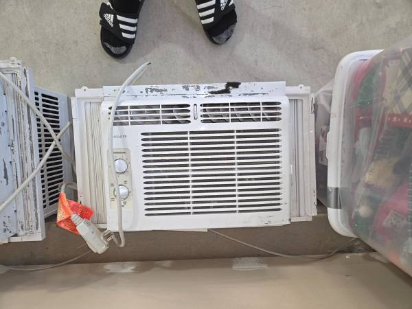 Fridgidaire 5,000 btu windows AC 1