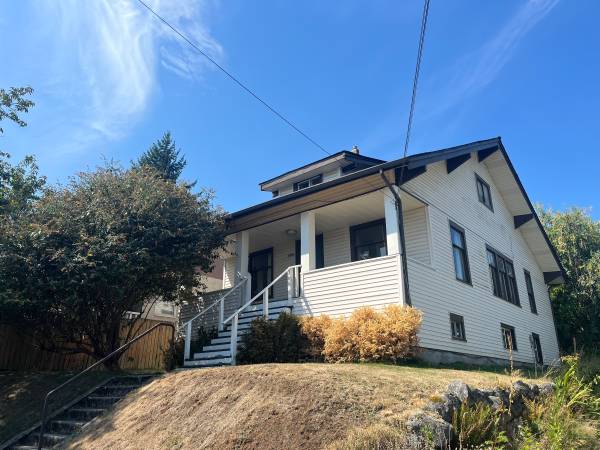 $1,050 / 1br - Room For Rent In Beautiful House In Green Lake With Yard (Green Lake, Seattle)63845963233793120