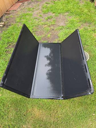 Tonneau Bed Cover Leer Brand Trifold Chevy Silverado 1500/GMC Sierra 1