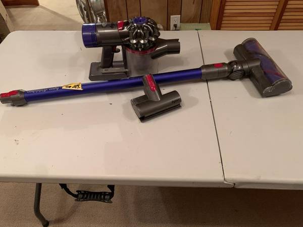Dyson V8 Total Clean 1