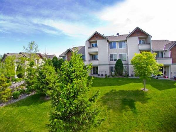 $2,600 / 3br - 1327ft2 - Media room with theater style seating, Full-size washer and dryer (Kennewick)63669139158017120