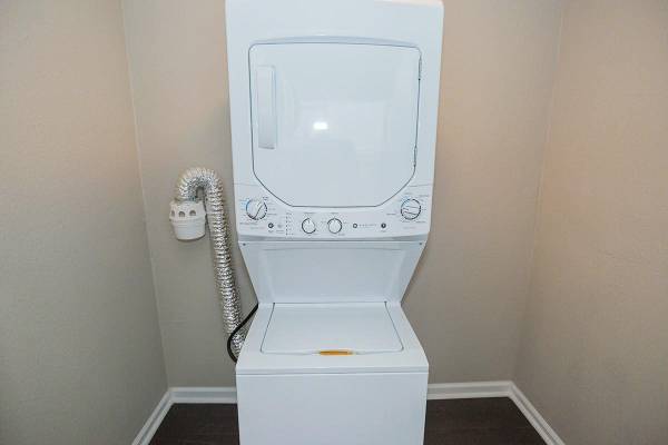 BBQ/Picnic Area, Package Receiving, 2/bd 1