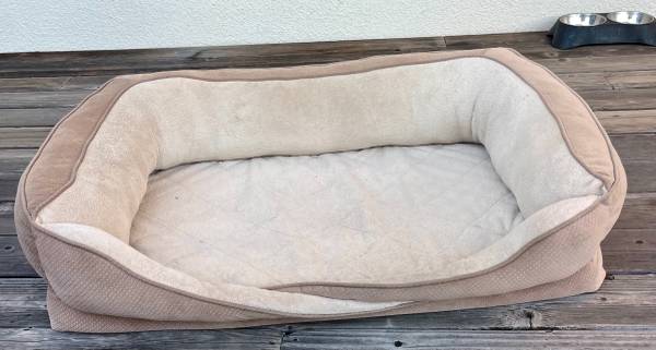 Cushy Dog Bed 1