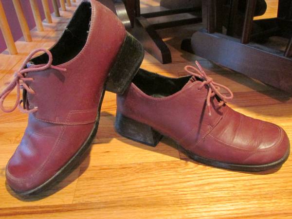 Maroon Leather Shoes - size 6 1/2 1
