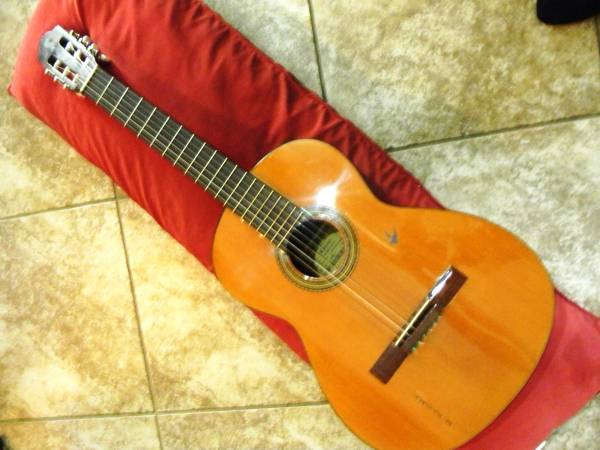 ESTEVE CLASSICAL GUITAR. 1