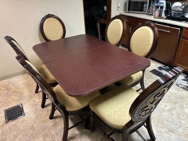 Dining Table W/ 6 Chairs 1