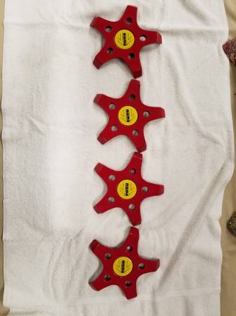 MOMO Ferrari Engineering wheel caps 1