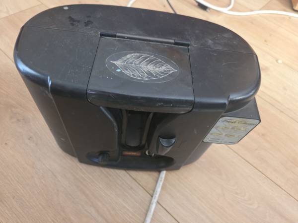 Cigarette rolling machine 1