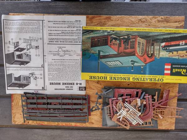 HO scale railroad engine house 1