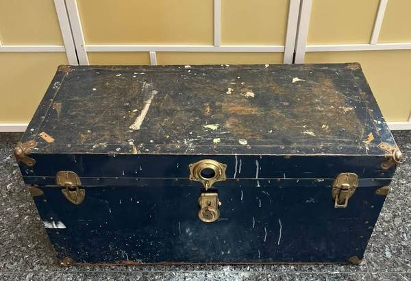 🔑 Vintage Steamer Trunk / Storage Chest – Rustic Charm & Character! 1
