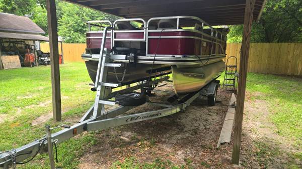 Pontoon boat 1