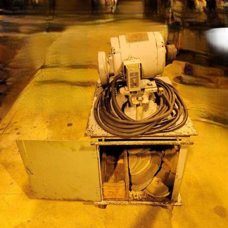 Dumore Tool Post Grinder 12-001 1 HP 115-230 VAC 1 Phase 60 Hz. Used 1