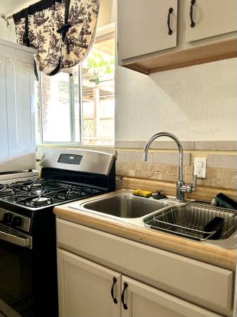 $1,300 / 1br - 300ft2 - 1 Bedroom $1300 | Utilities Included (Ramona)63865589663361124