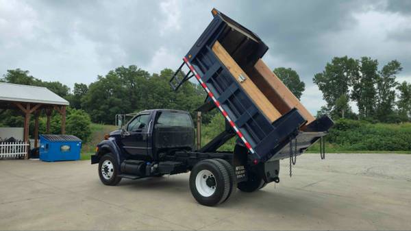 2011 Ford F-750 HD - Photo 13