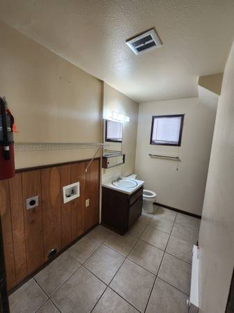 $1,300 / 2br - 2 BEDROOM TOWNHOUSES 5 MIN DRIVE TO U OF I! NEXT TO ELEMENTARY SCHOOL!63980821624834124