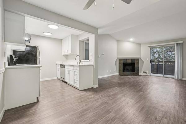 $2,615 / 2br - 918ft2 - 2/hab 2/ba, Balcónes y Patios Privados, Área de Juegos al Aire Libre (1324 Mill Creek Blvd, Mill Creek, WA)63808084045443121