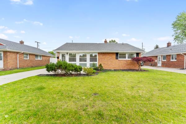 $1,745 / 3br - Riverview- Beautiful 3 Bedroom 1 Bath Home Available Now! (Riverview)63937875674243120