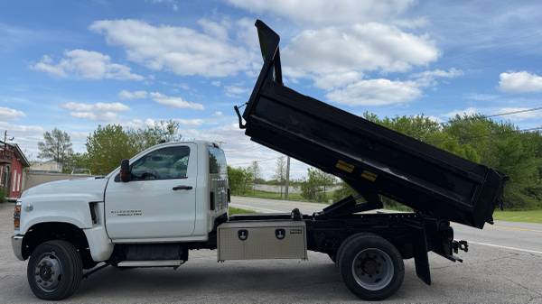 2019 Chevrolet Silverado 4500HD 4×4 - Photo 2