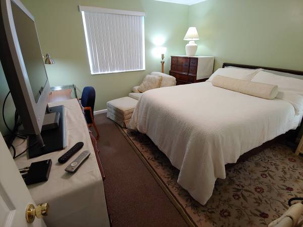 $950 / 215ft2 - $950 Fully-Furnished Private Bedroom in Clean, Upscale Townhome (Plantation/Sunrise)64001848475905122