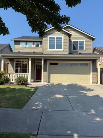 $2,800 / 4 habitaciones - 1793 pies cuadrados - ¡Hermosa casa independiente luminosa! (Medford)63654692306435120