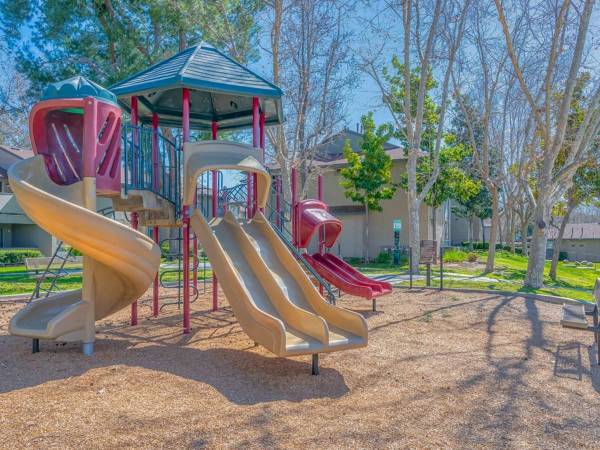 Rare Availability 🚨 Laurel 3 Bedroom Apartments Ready for Move-In! 1